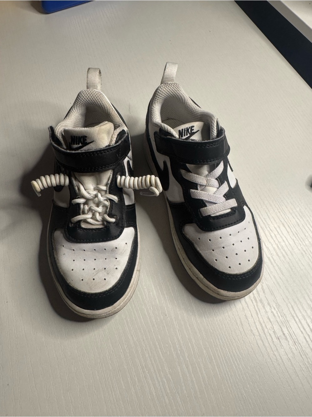 Nike Kids Black and White Low-Top Sneakers with Hook-and-Loop Strap